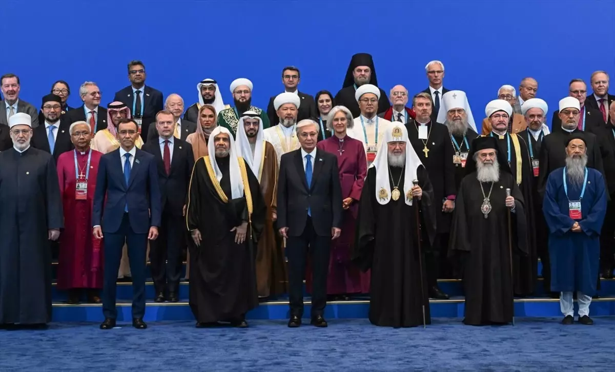 Kazakistan'da Semavi ve Geleneksel Dinlerin Liderleri Kongresi Başladı