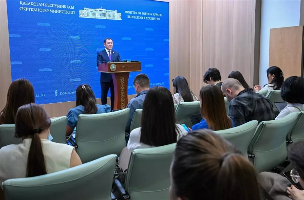 Kazakistan, İran'dan 74 Vatandaşını Tahliye Etti