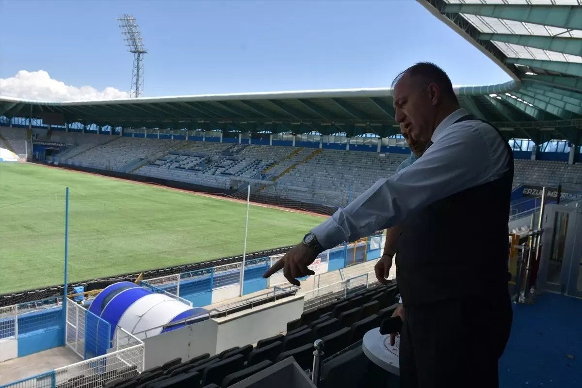 Erzurumspor FK'nın Stadyumu Hibrit Çime Dönüşüyor