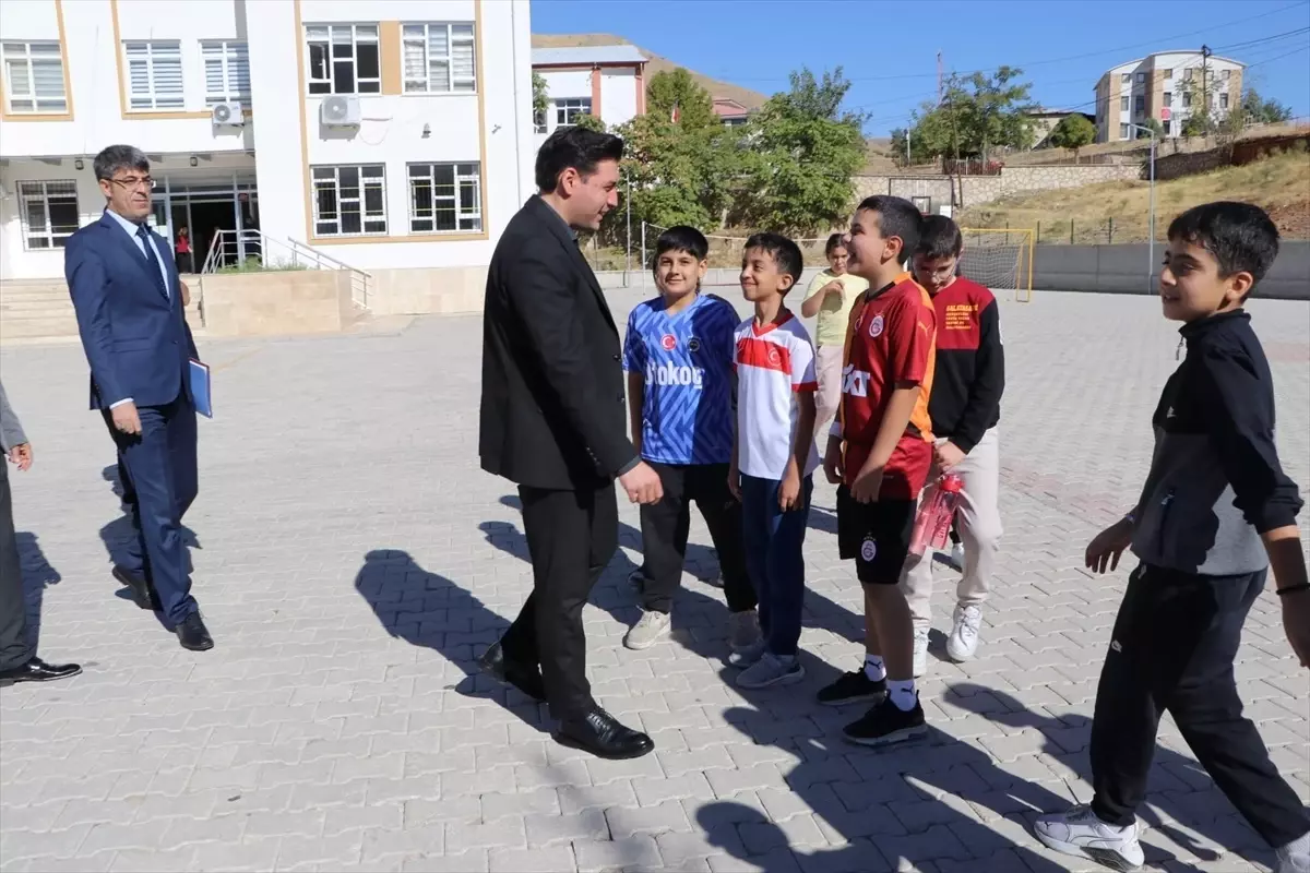 Keban Kaymakamı Okul Ziyareti Gerçekleştirdi