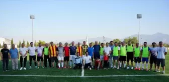 İzmir'de Protokol Üyeleri Futbol Maçında Buluştu