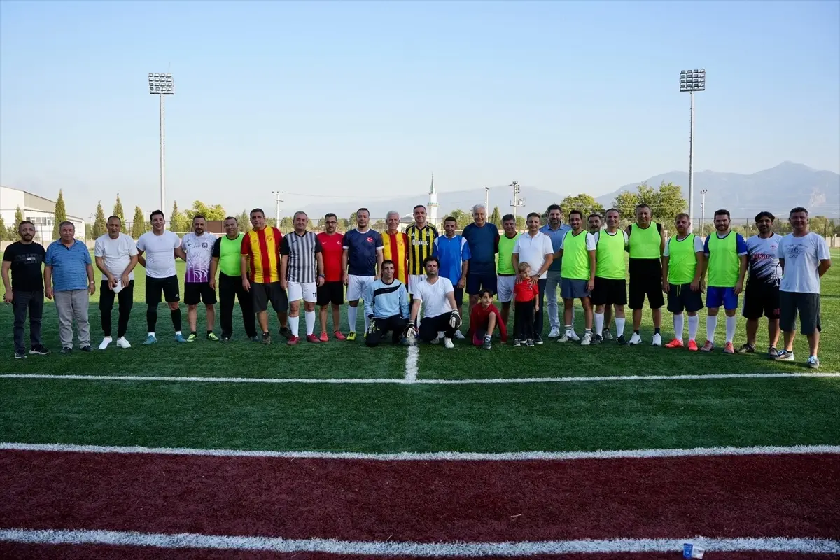 İzmir'de Protokol Üyeleri Futbol Maçında Buluştu
