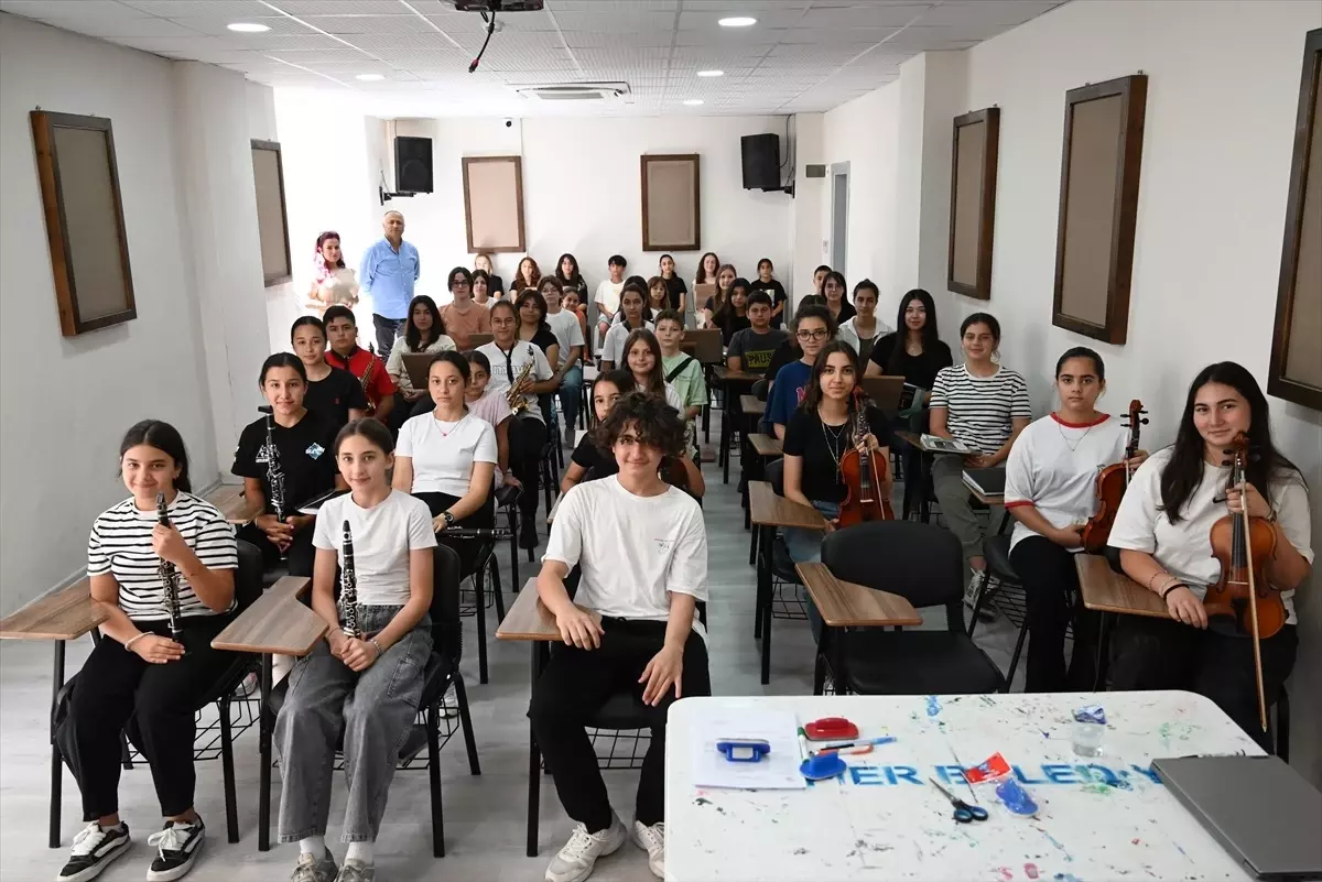 Kemer'de Ücretsiz Yaz Kursları Başladı