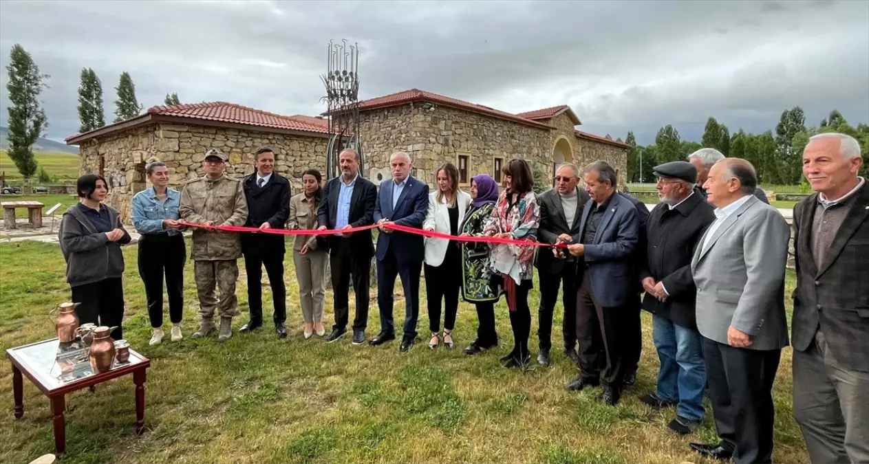 Bayburt'ta 'Topraktan Kopuşun Hikayesi' Sergisi Açıldı