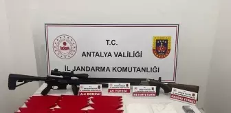 Antalya'da Uyuşturucu Operasyonu: 1 Kilo Uyuşturucu ve Silah Ele Geçirildi