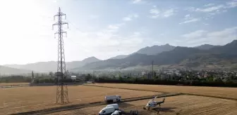 TEİAŞ, Helikopterle Enerji Hatlarında Canlı Bakım Çalışması Yapıyor