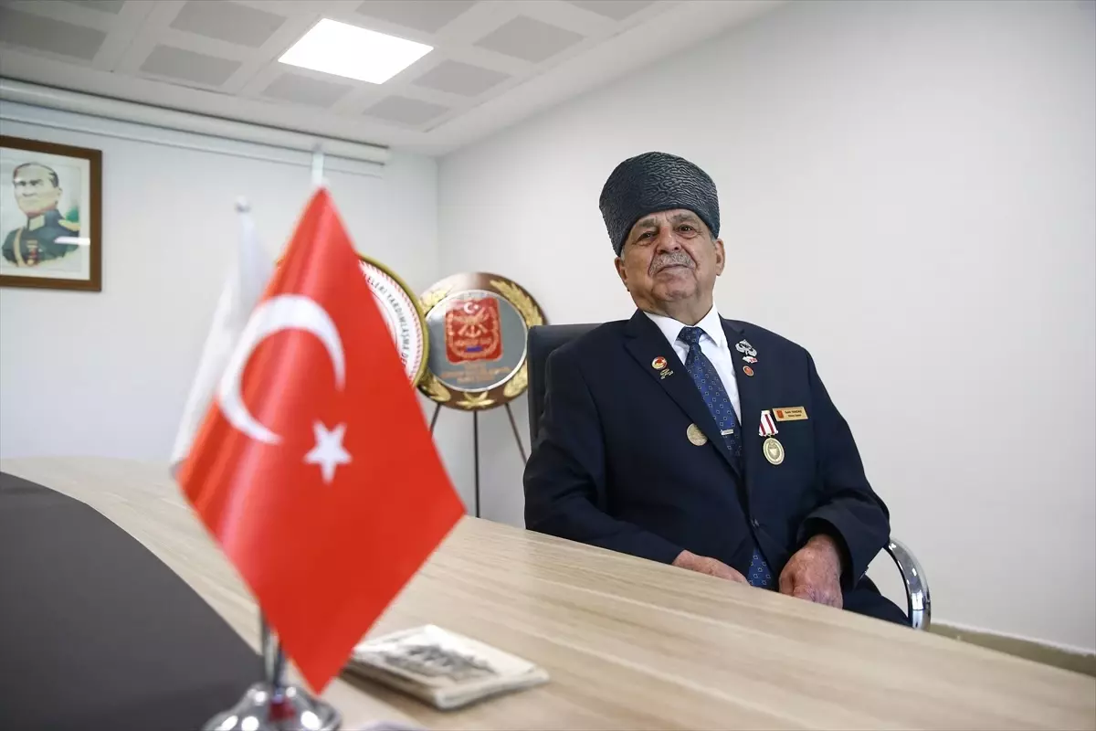 KIBRIS BARIŞ HAREKATI'NIN 51. YILI - Kıbrıs'ta gazi olan İstiklal gazisinin torunu çifte gurur yaşıyor
