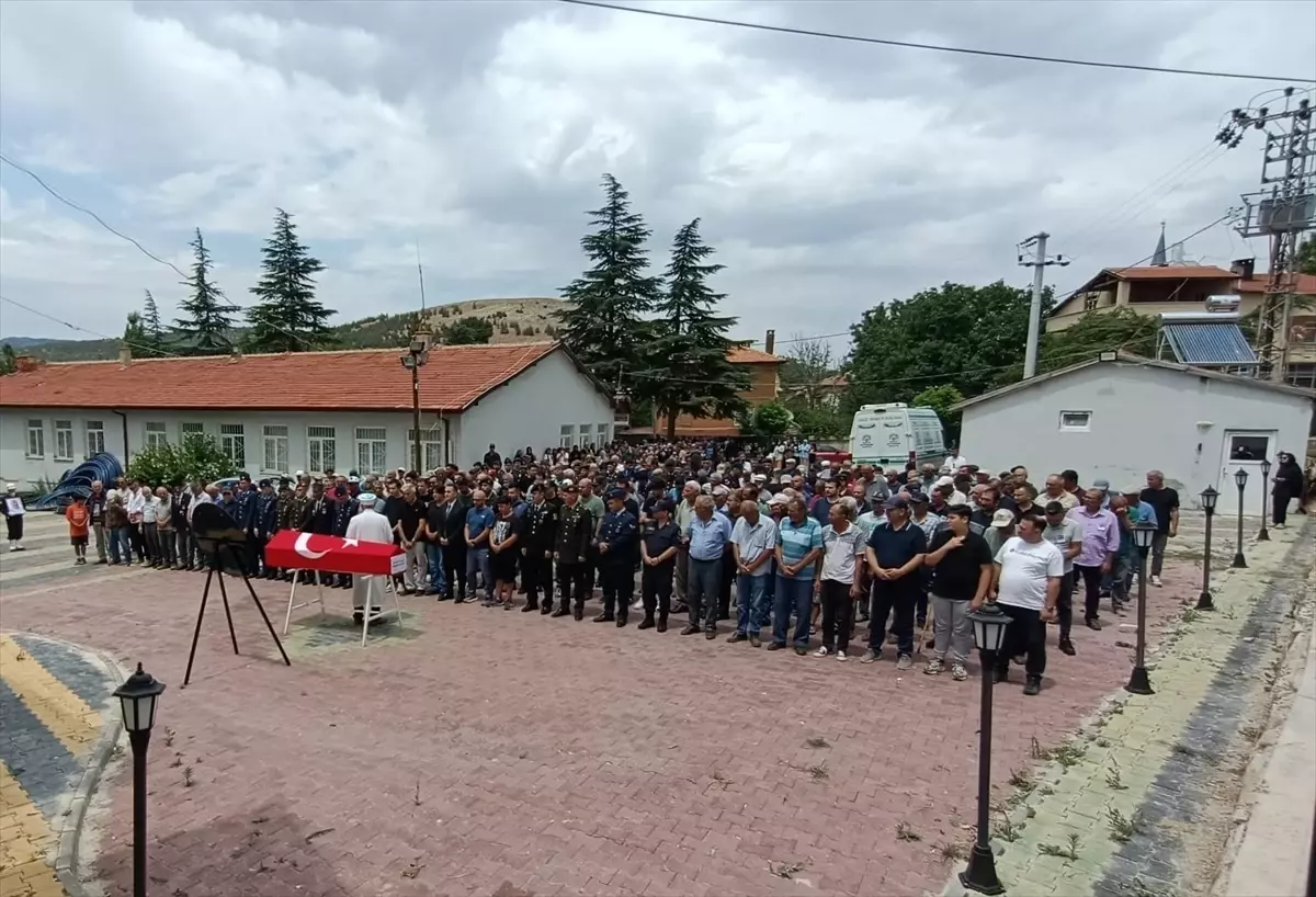 Kıbrıs Gazisi İsmail İnar'ın Cenazesi Toprağa Verildi