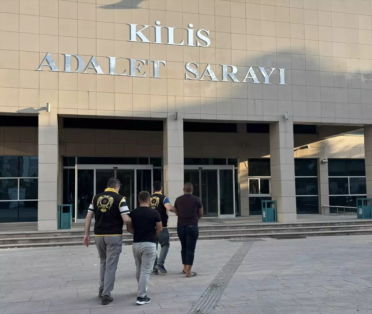 Kilis'te Pompalı Tüfekle Ateş Eden 4 Şüpheli Gözaltına Alındı, 3'ü Tutuklandı
