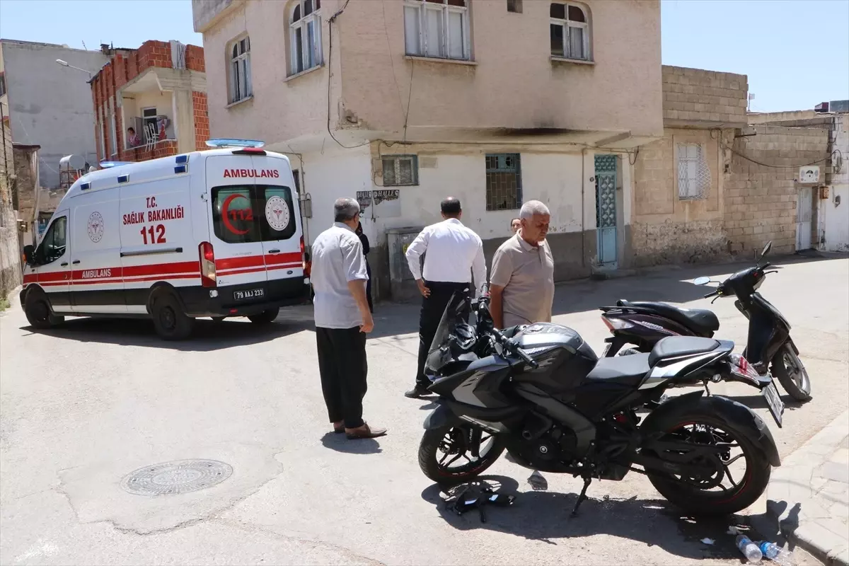 Kilis'te Motosiklet ve Hafif Ticari Araç Çarpıştı: 2 Yaralı