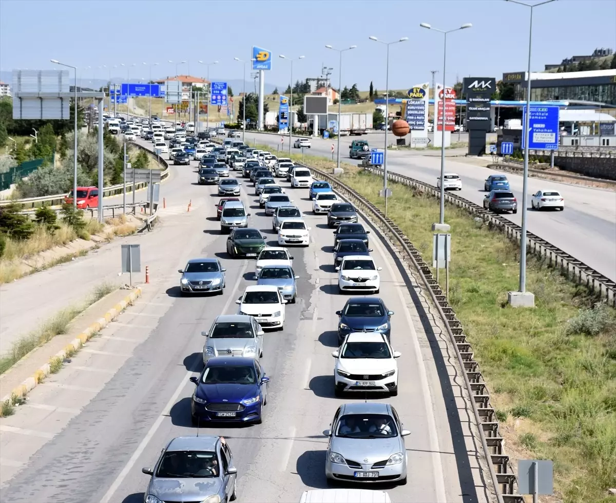 Kurban Bayramı Dönüş Trafiği Kırıkkale'de Yoğunlaştı