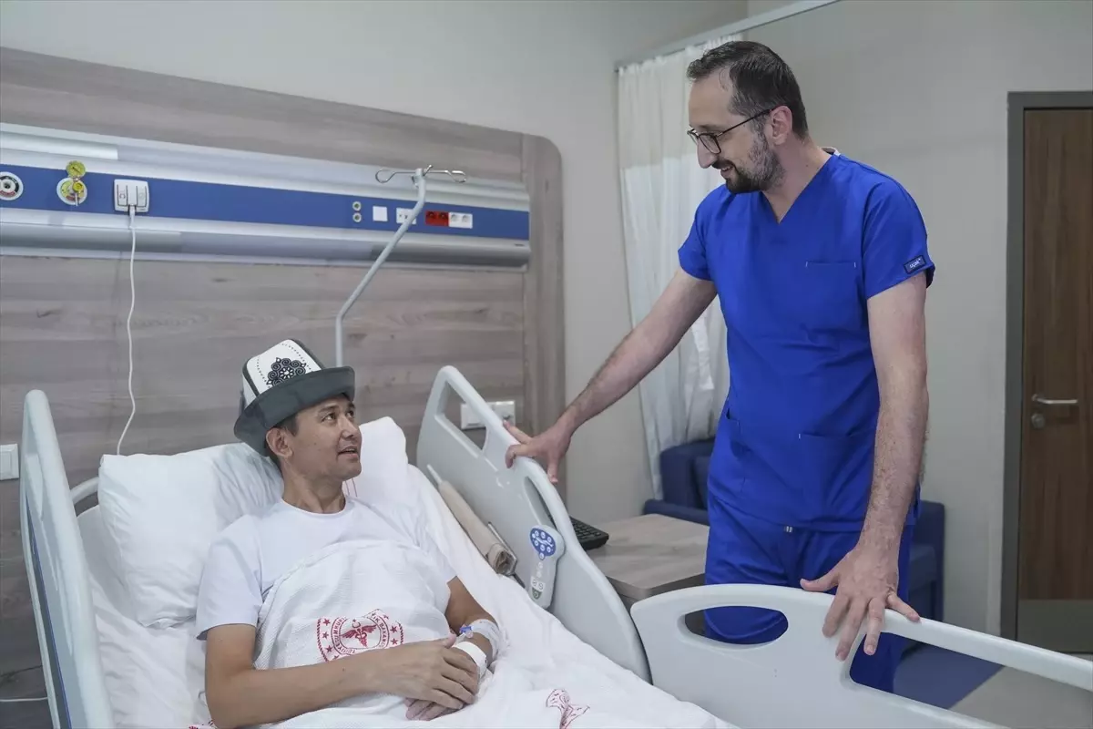 Türkiye'de Karaciğer Nakliyle Sağlığına Kavuşan Kırgız Hasta