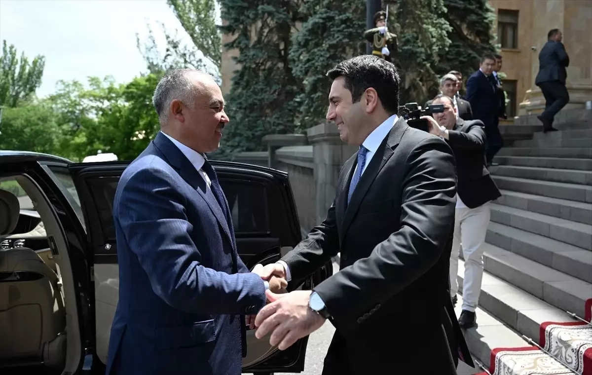 Kırgızistan, Azerbaycan-Ermenistan Barış Anlaşması İçin Müzakerelere Ev Sahipliği Yapmaya Hazır