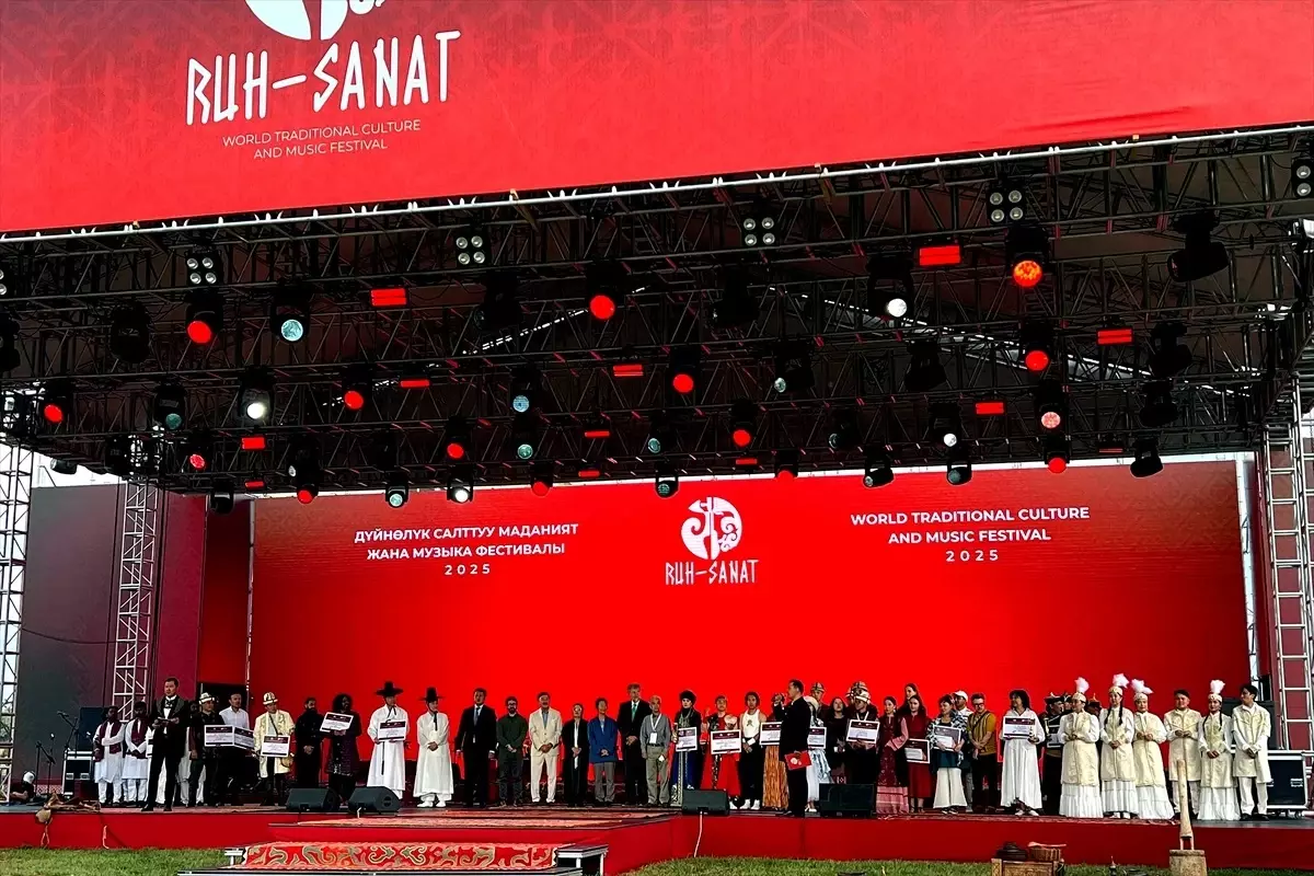 Kırgızistan'da Geleneksel Kültür ve Müzik Festivali Tamamlandı