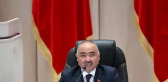 Kırgızistan Meclisi Kendi Kendini Feshetmek İçin İmza Topluyor
