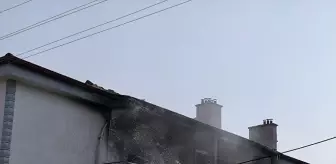 Kırıkkale'de 3 Katlı Apartmanda Yangın: 1 Kişi Dumandan Etkilendi