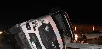 Kırıkkale'de Tırın Refüje Devrilmesi Sonucu Sürücü Yaralandı