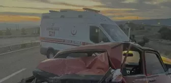 Kırıkkale'de Otomobil ve Kamyonet Çarpıştı: 1 Ölü, 2 Yaralı