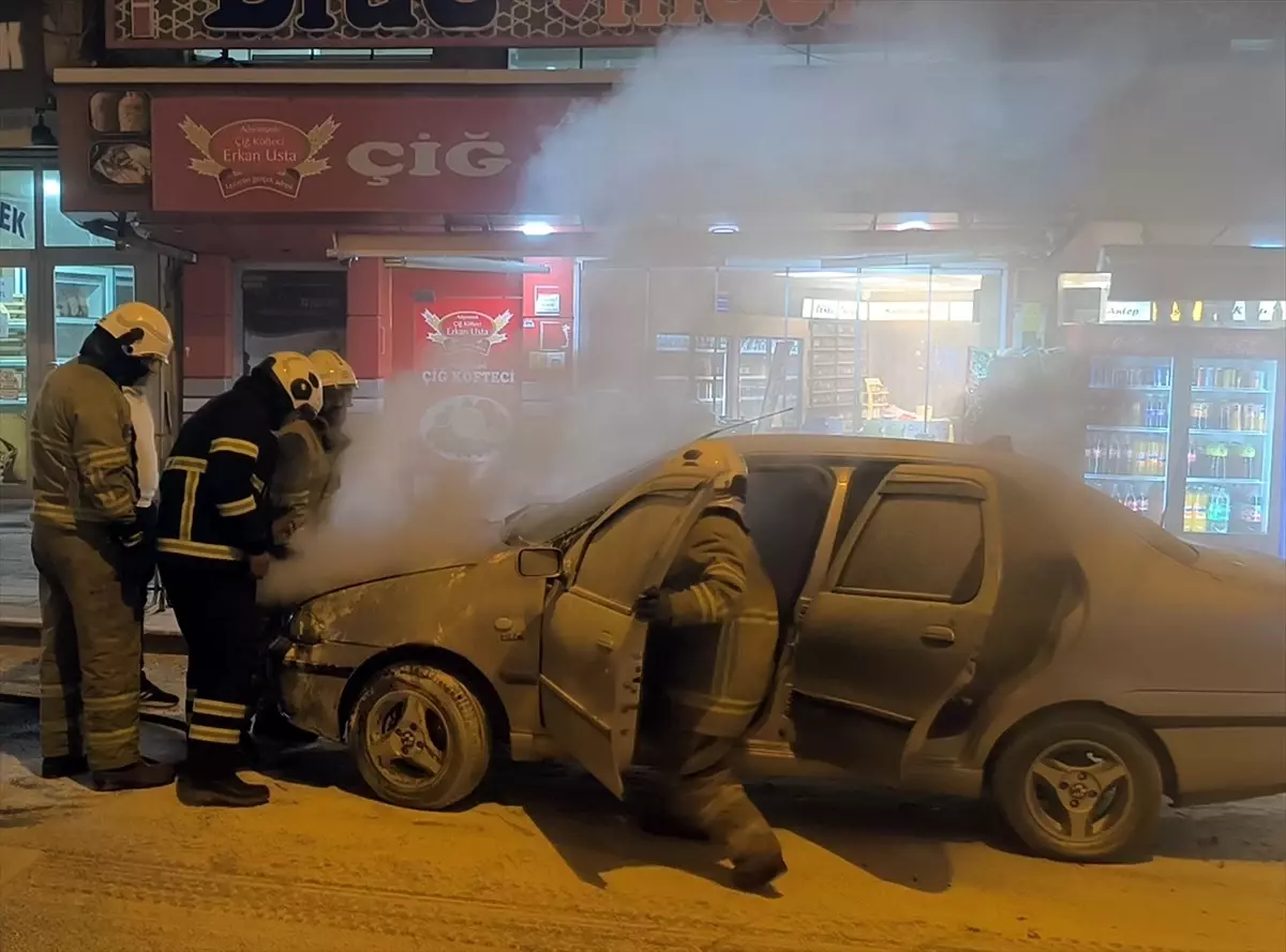 Kırıkkale'de Park Halindeki Otomobilde Yangın Çıktı