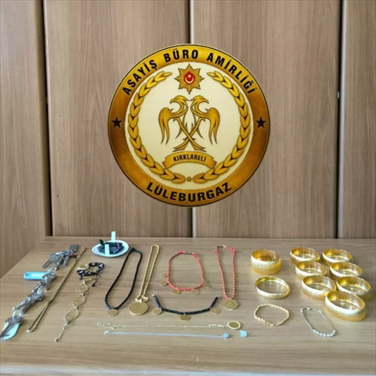 Kırklareli'nde Hırsızlık Operasyonu: Çok Sayıda Ziynet Eşyası Ele Geçirildi