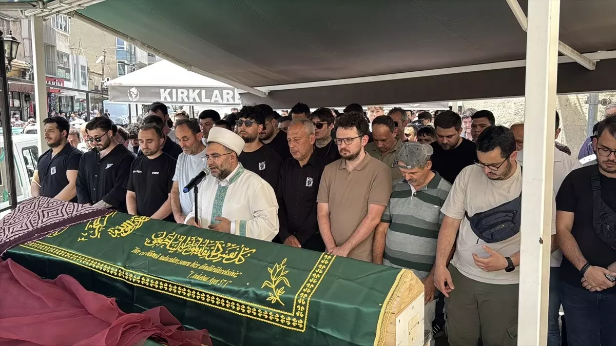 Kırklareli'nde Trafik Kazasında Hayatını Kaybeden Genç Kız Toprağa Verildi