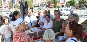 Kırklareli'nde muhtarlar, 30 Ağustos Zafer Bayramı dolayısıyla aşure dağıttı