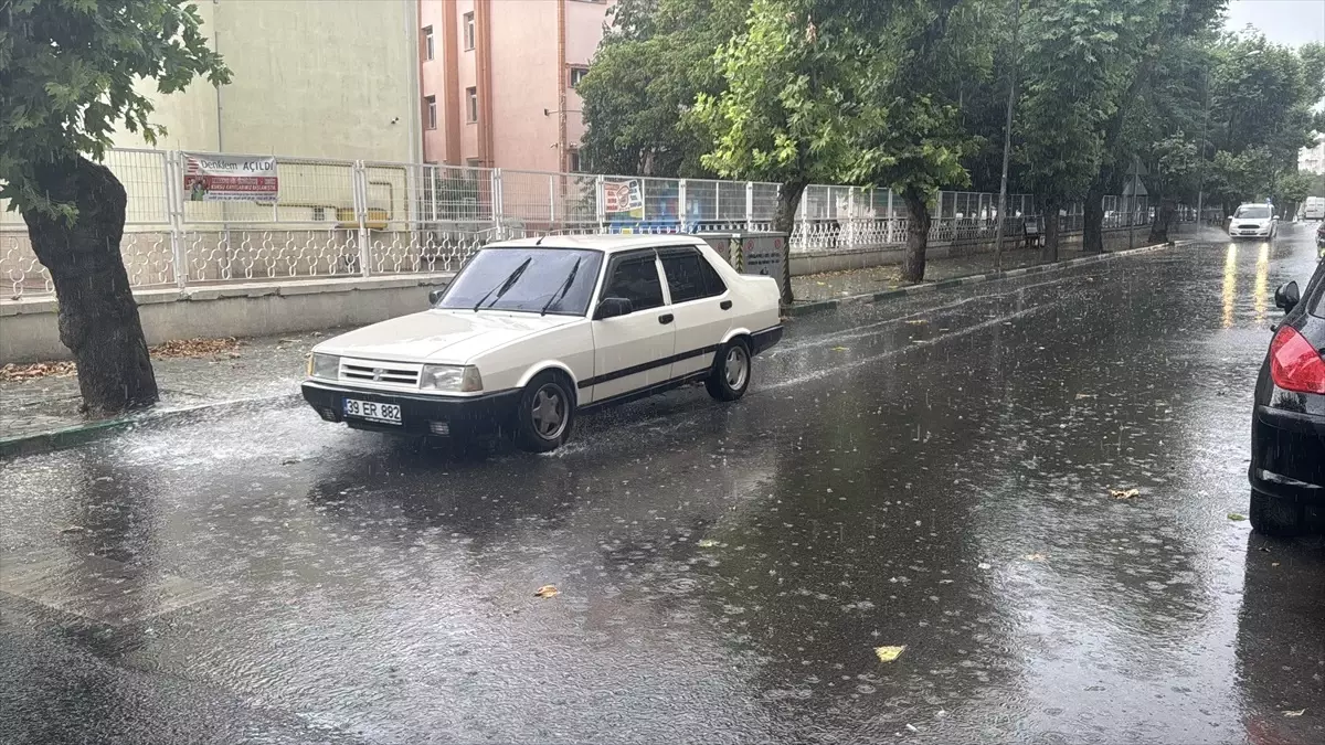 Kırklareli'nde Sağanak Yağış Hayatı Olumsuz Etkiledi