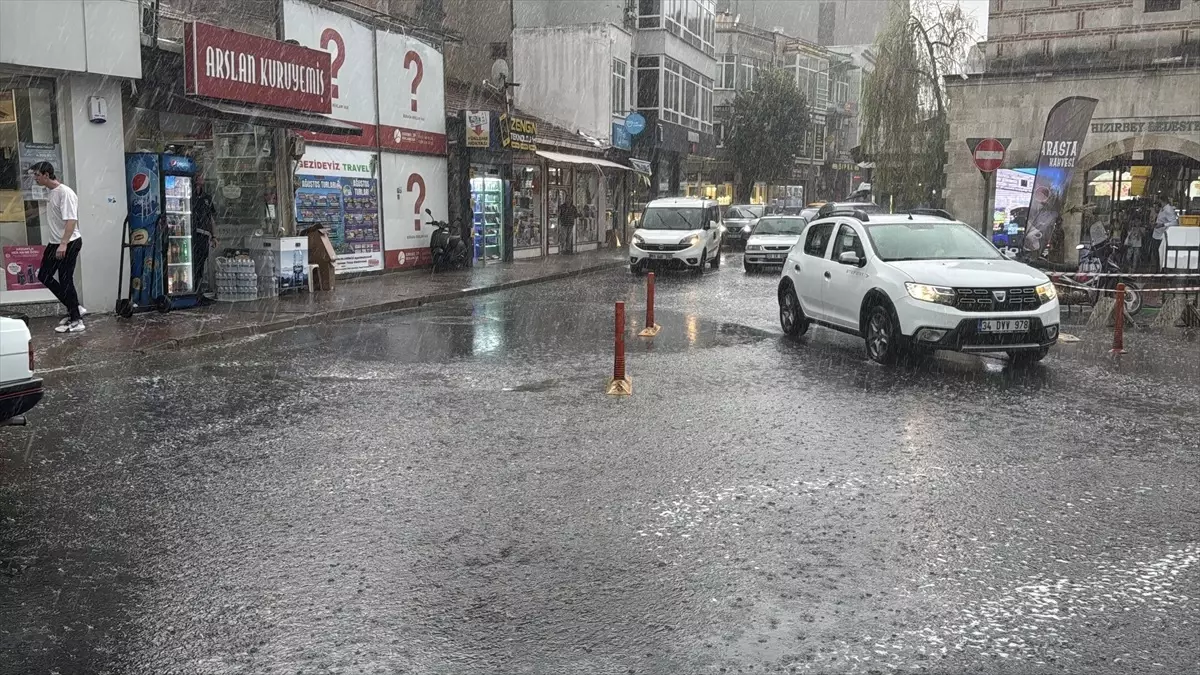 Kırklareli'nde Şiddetli Sağanak Yağış Etkili Oldu