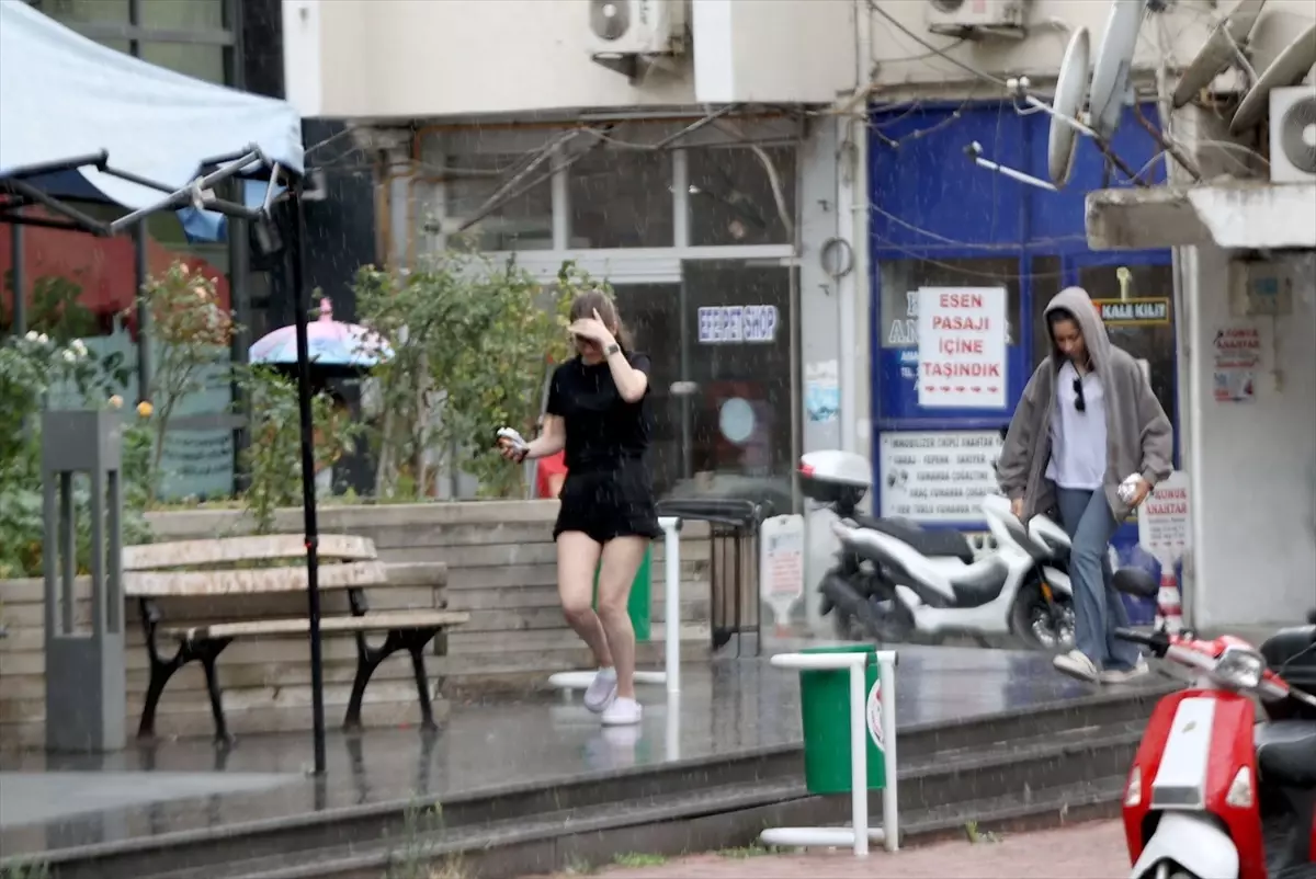 Kırklareli'nde Beklenen Sağanak Hava Sıcaklıkları Düşürdü