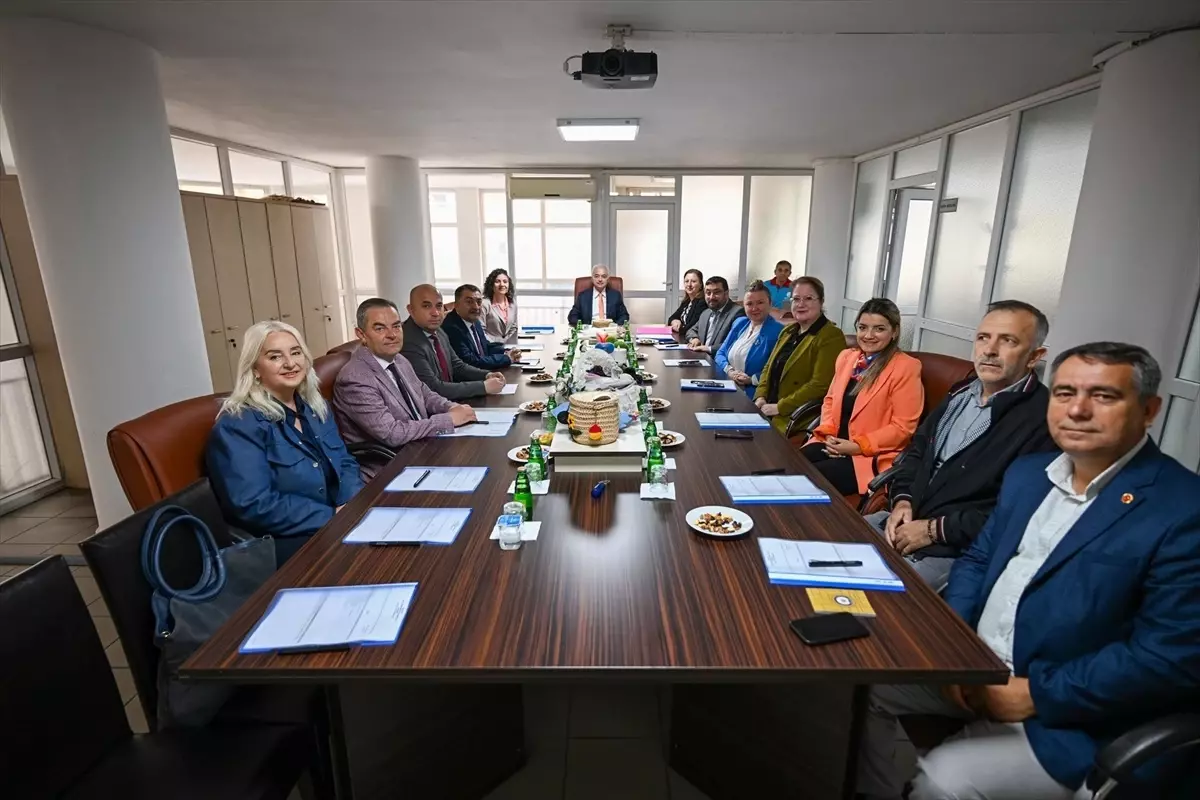 Kırklareli'nde Sosyal Yardımlaşma ve Dayanışma Vakfı Toplantısı Gerçekleştirildi
