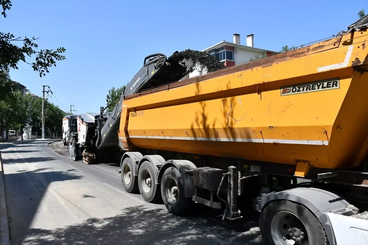 Lüleburgaz'da Yol ve Kaldırım Çalışmaları Devam Ediyor