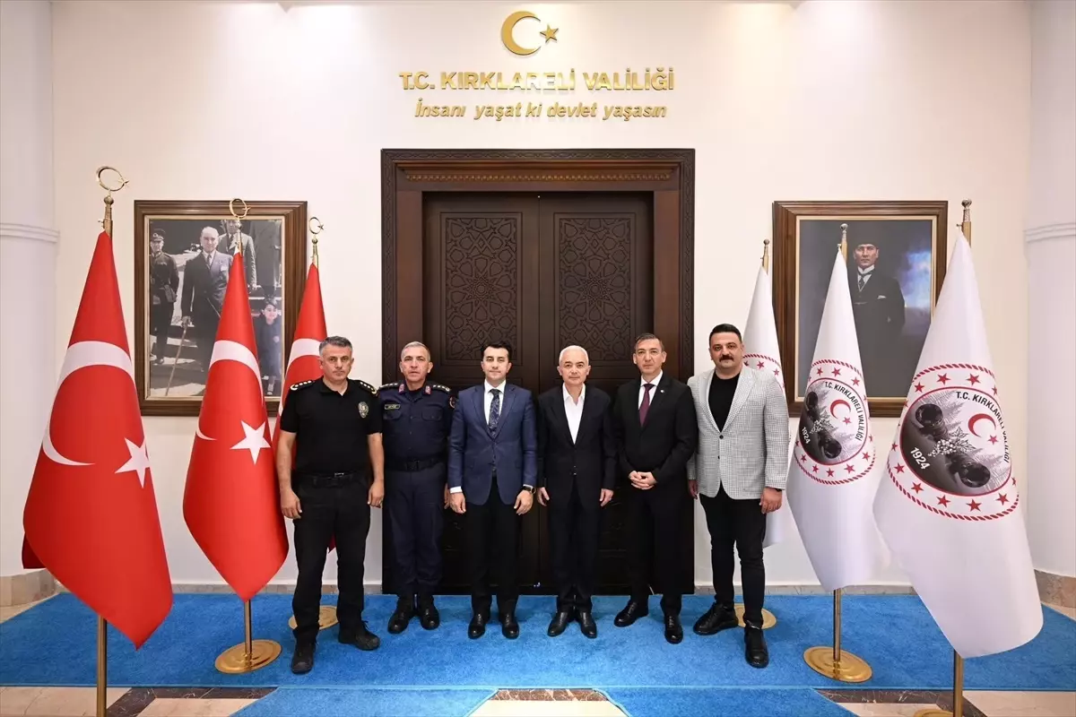 Kırklareli Valisi Uğur Turan'dan Gemlik'e resmi ziyaret ve aşure dağıtımı