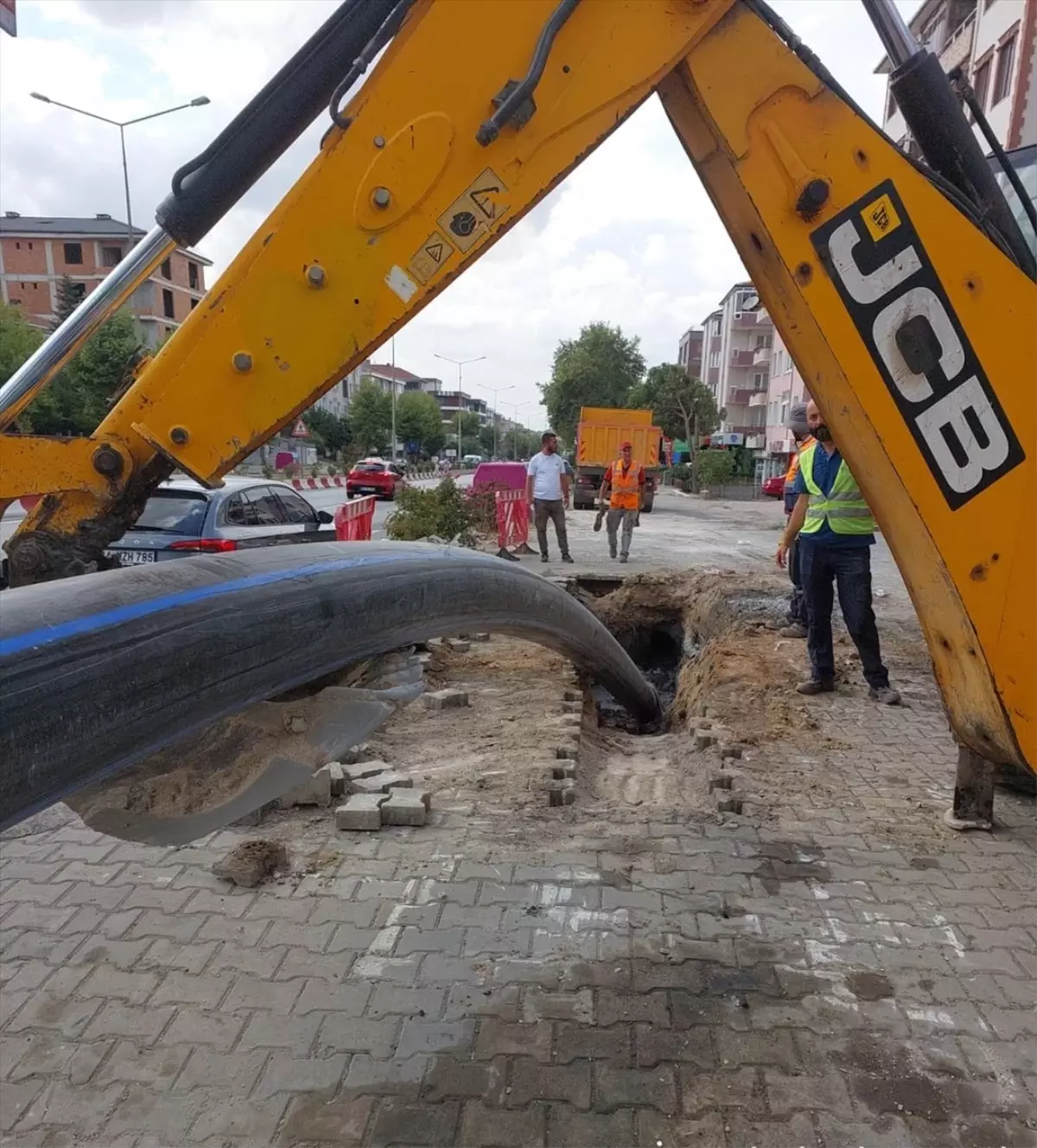 Lüleburgaz'da Yol Yapım ve Kanalizasyon Hattı Yenileme Çalışmaları Devam Ediyor