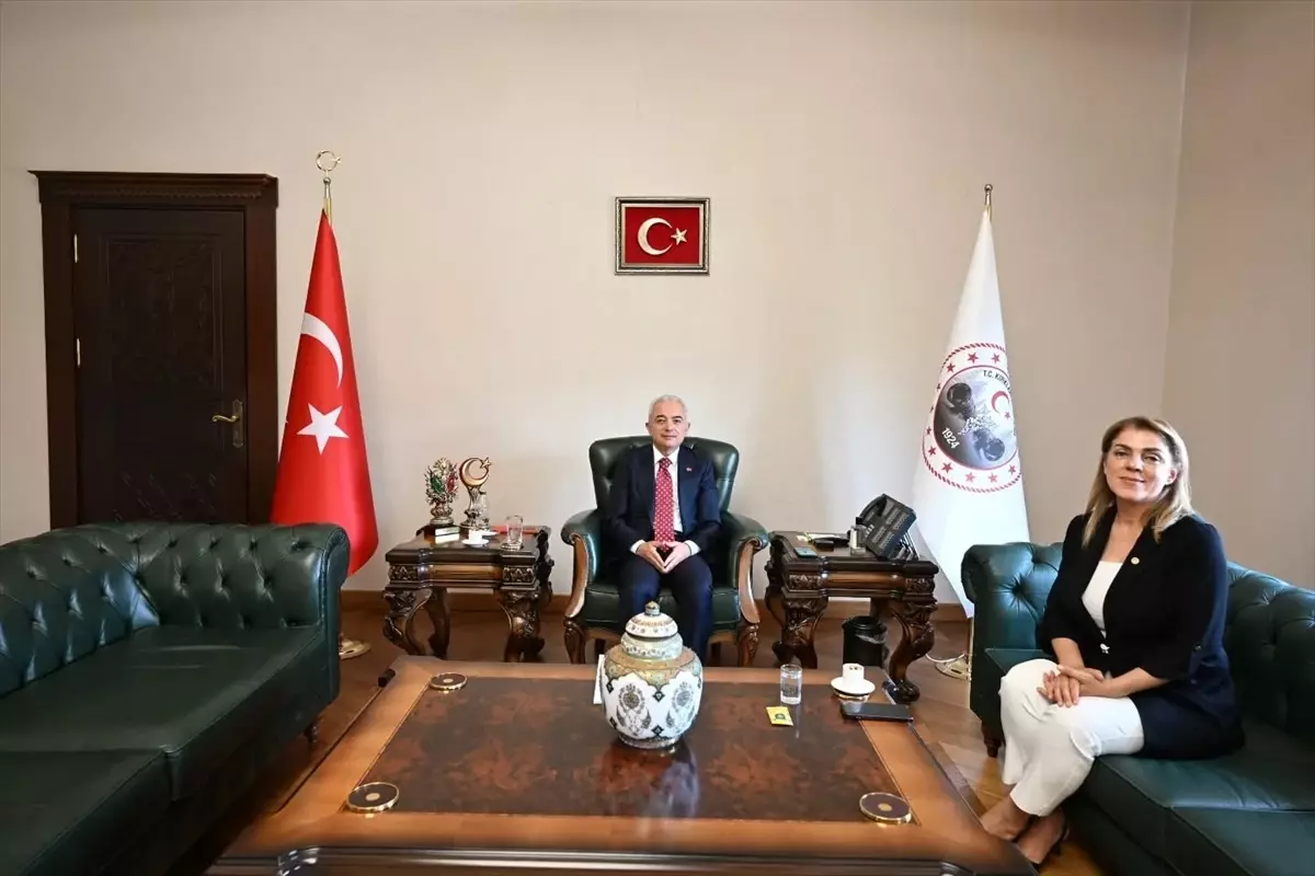 Vali Turan, Tugay Komutanı ve Rektör ile Görüşme Gerçekleştirdi