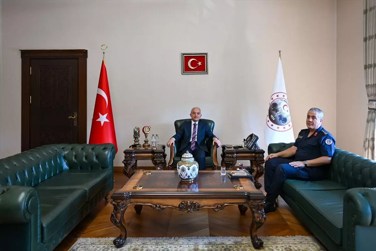 Kırklareli Valisi Uğur Turan, Yeni Jandarma Komutanı Yusuf Eskitürk'ü Kabul Etti