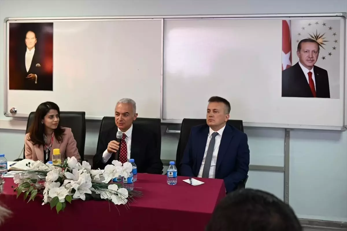Kırklareli Valisi Uğur Turan Muhtarlarla Toplantı Yaptı