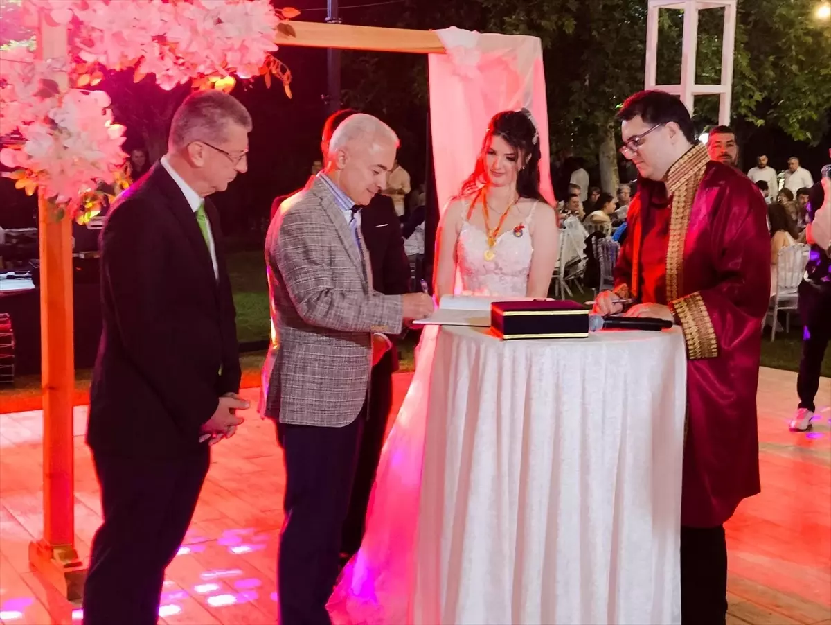 Kırklareli Valisi Turan nikah şahitliği yaptı