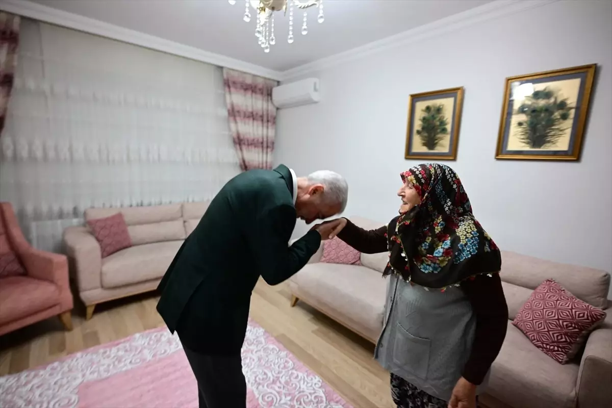 Kırklareli Valisi Uğur Turan, Yaşlılar Günü'nde Yaşlıları Ziyaret Etti