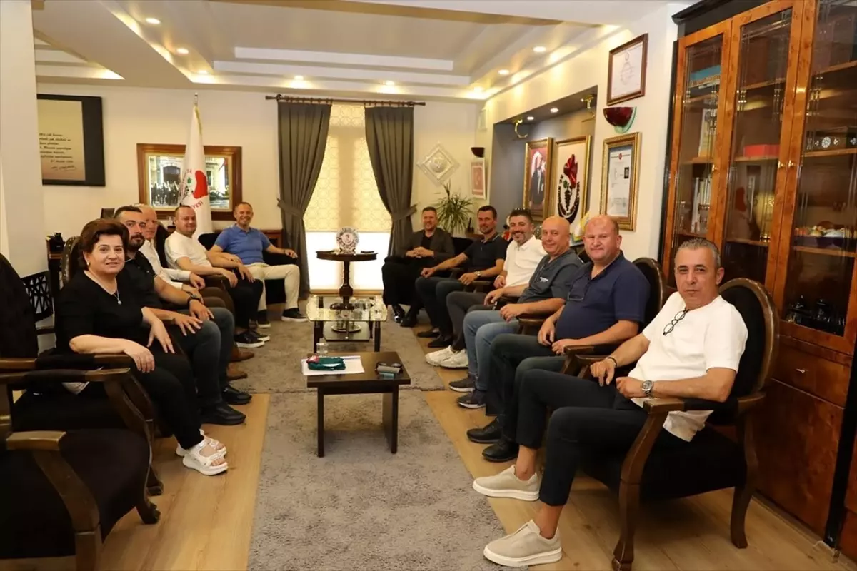 Kırklarelispor'dan Belediye Başkanı'na Ziyaret