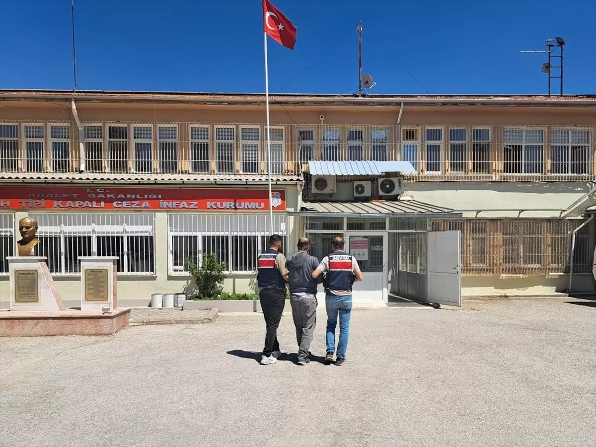 Eskişehir'de Kırmızı Bültenle Aranan Şüpheli Yakalandı