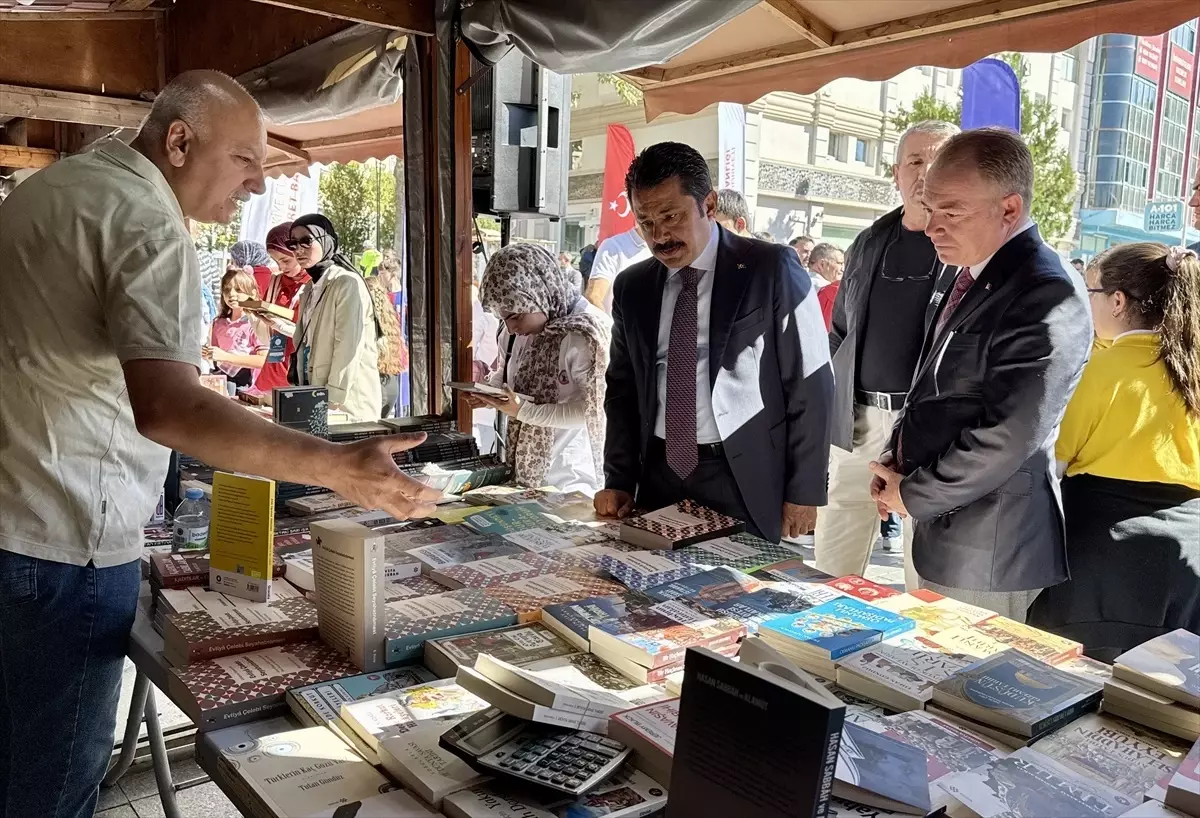 Kırşehir'de Ahi Kitap Fuarı Açıldı