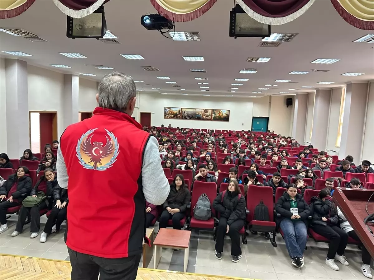 Kırşehir'de 'Gençlik ve Güvenli Gelecek' Projesi ile 4 Bin 441 Öğrenciye Bilgilendirme