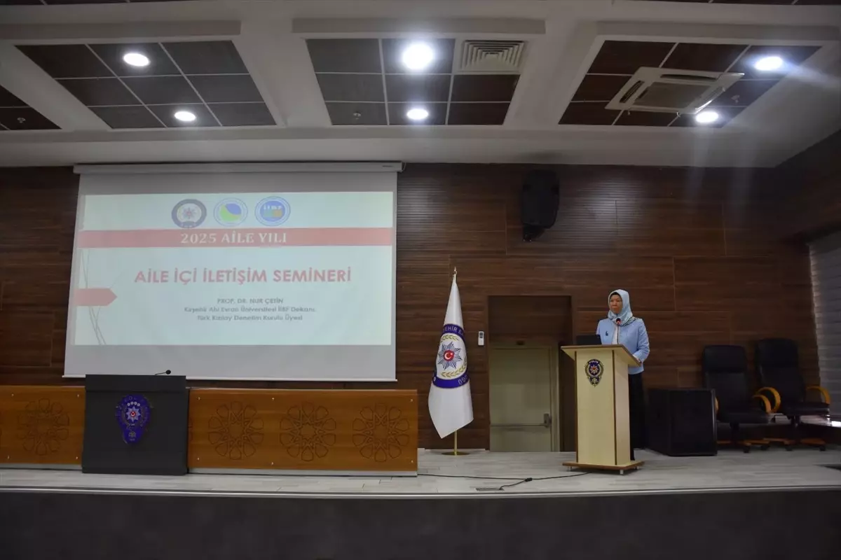 Kırşehir'de Aile İçi İletişim Semineri Düzenlendi
