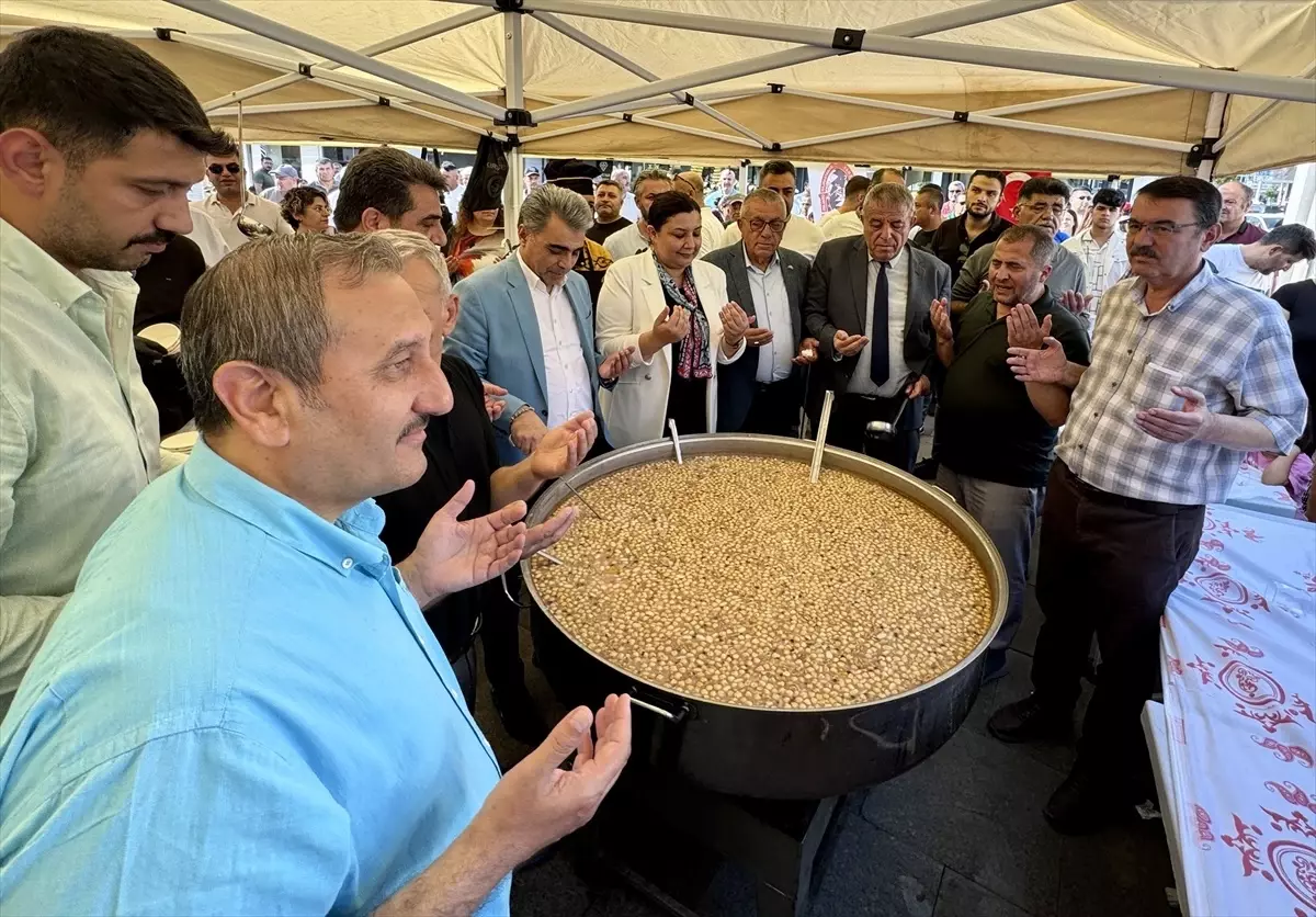Kırşehir'de Muharrem Ayı Nedeniyle Aşure Dağıtımı Yapıldı