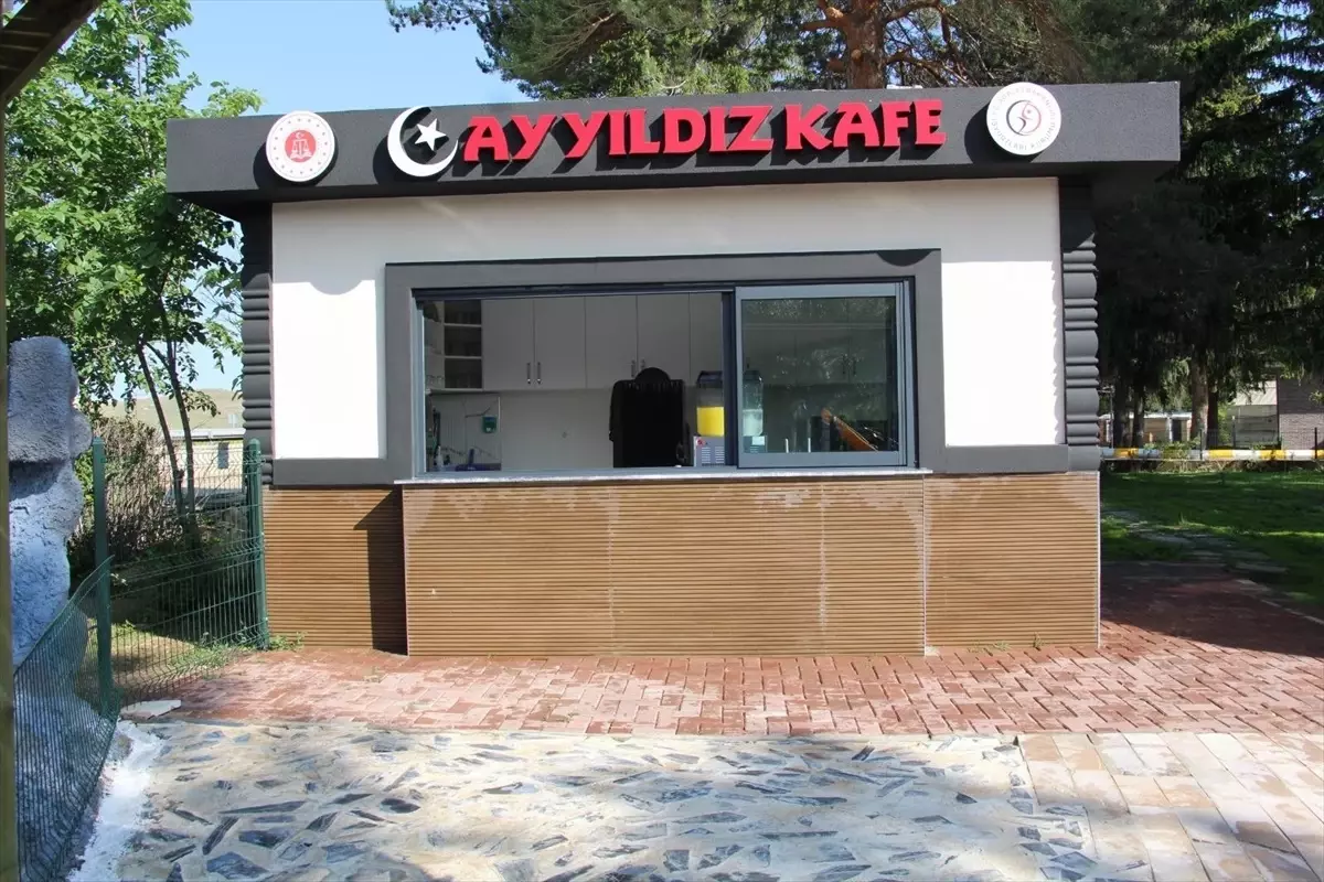 Kırşehir'de hükümlülerin ürettiği gıda ürünleri 'Ay Yıldız Kafe'de satılıyor