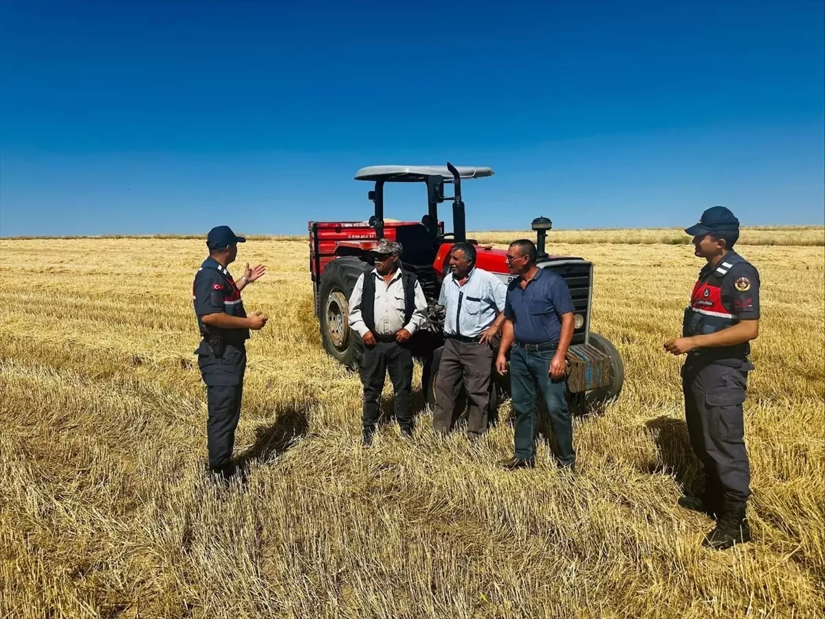 Jandarma Ekipleri Çiftçilere Anız Yangınlarına Karşı Uyarıda Bulundu