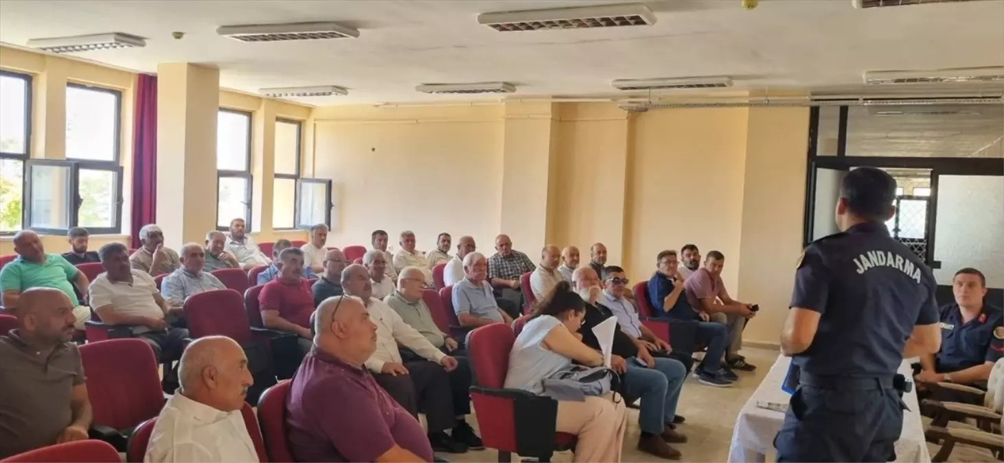 Kırşehir'de Jandarma Ekipleri Muhtarlarla Toplandı