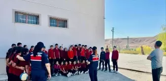 Kırşehir'de Jandarma, Öğrencilere İnternet Güvenliği Eğitimi Verdi