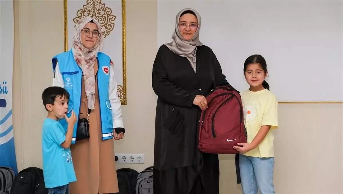 Kırşehir'de 50 Öğrenciye Kırtasiye Desteği