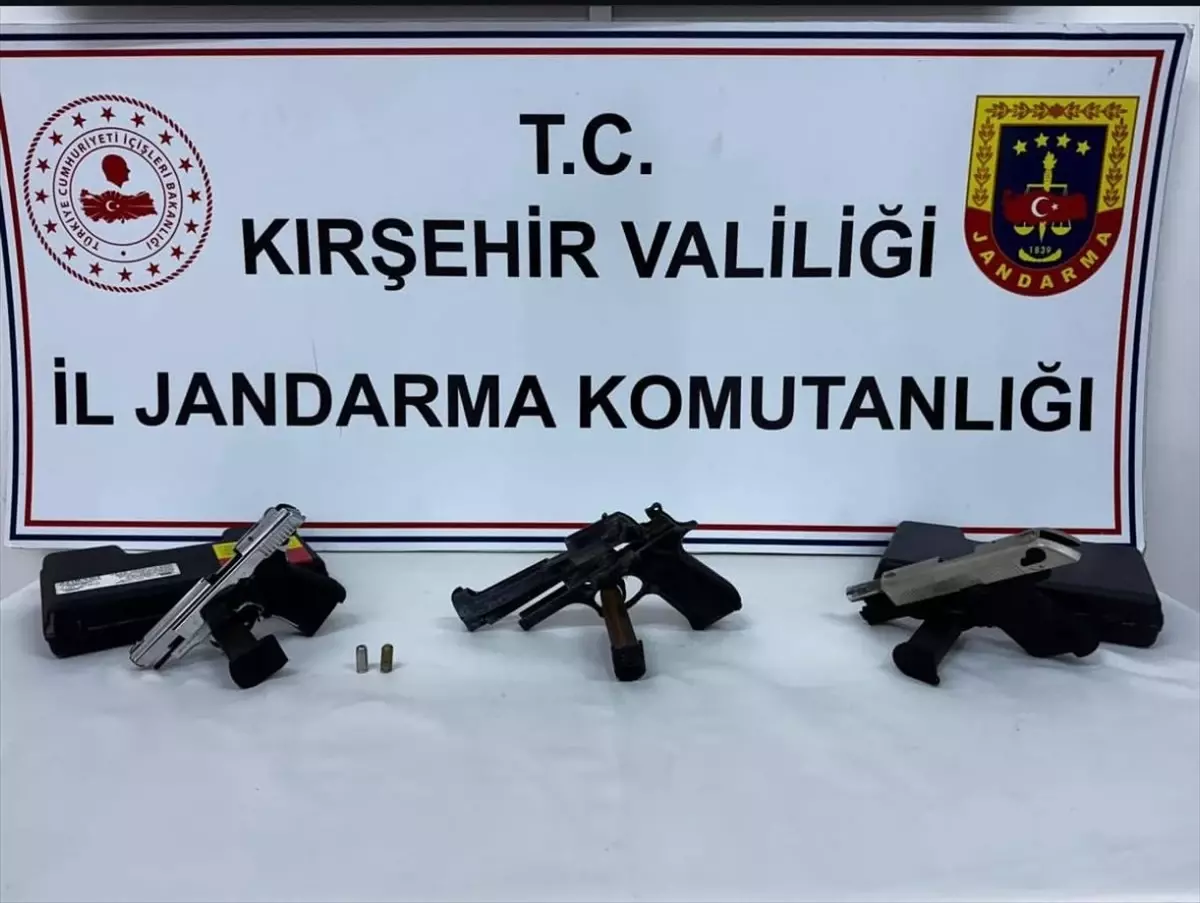 Kırşehir'de Ruhsatsız Silah Operasyonu: 2 Gözaltı